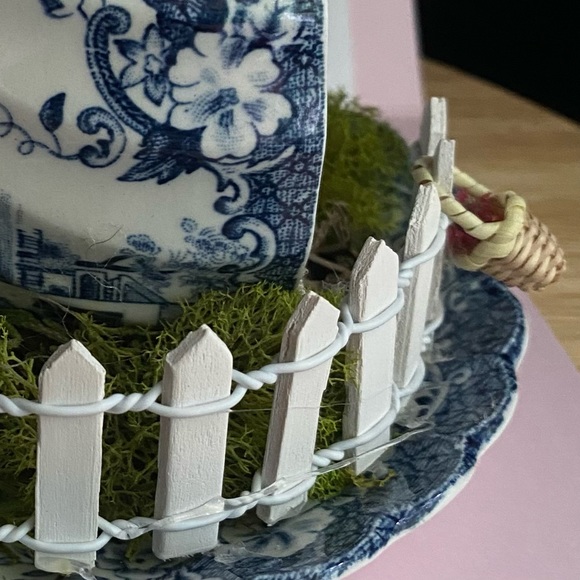 Bunnies Carrot Brunch in a Teacup Charming Dollhouse - Picture 13 of 15